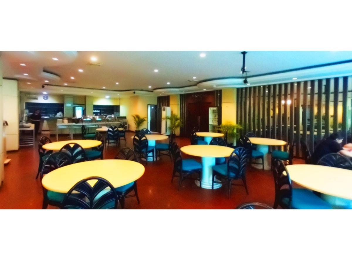 Merpati Hotel Pontianak Exterior foto