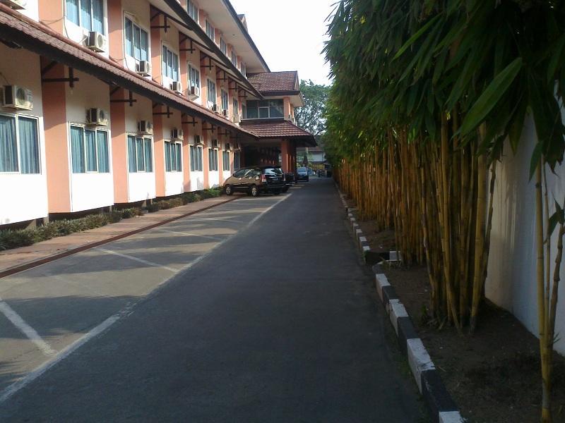Merpati Hotel Pontianak Exterior foto